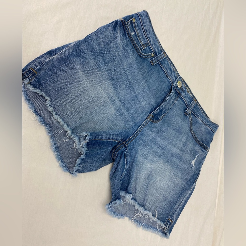 Seven7 woman’s jean short size 10.